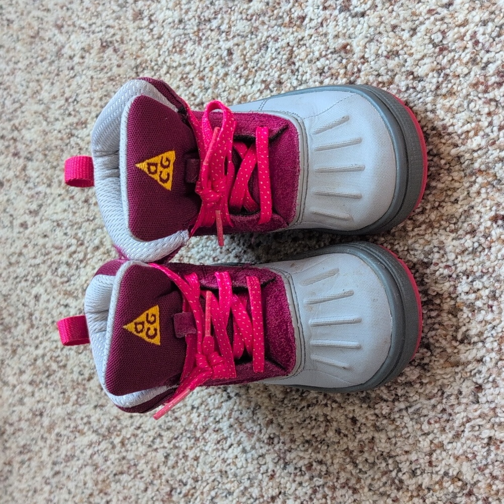 Nike girls shoes 8, Water Resistant, Spring Boot